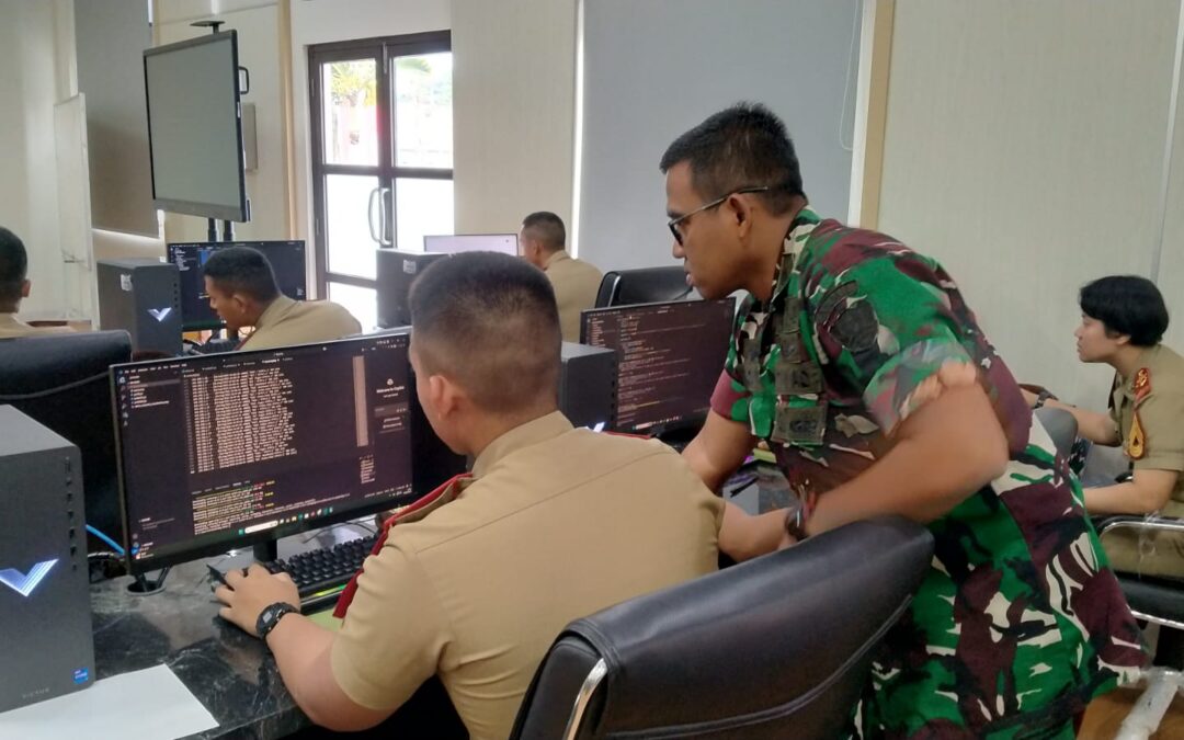 TARUNA SUBPRODI SIBER PRODI TEKNIK ELEKTRONIKA PERTAHANAN AKMIL MELAKSANAKAN PRAKTIKUM SIBER UPAYA MENAMBAH WAWASAN DAN ILMU DI BIDANG SIBER