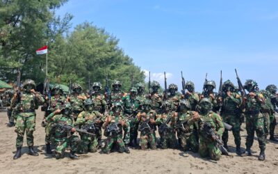 KAPRODI TEKNIK ELEKTRONIKA PERTAHANAN MENYEMATKAN BRIVET PRAMUKA YUDHA TARUNA TK. II/SERTAR SEBAGAI SIMBOL KEHORMATAN DAN PRESTASI