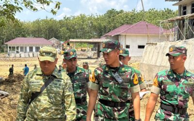 SIAPKAN CALON PERWIRA ADAPTIF, KAPRODI TEKNIK ELEKTRONIKA PERTAHANAN AKMIL MELAKSANAKAN WASLAT OJT DI YONIF 885/BP