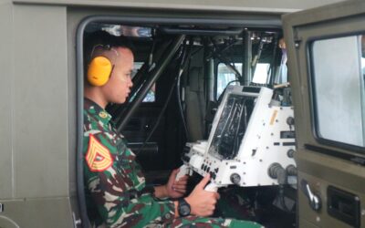 SIAPKAN DIRI MENJADI PERWIRA PROFESIONAL: TARUNA AKMIL TK. III/SERMATAR JALANI OJT DI YONARHANUD 8/MBC